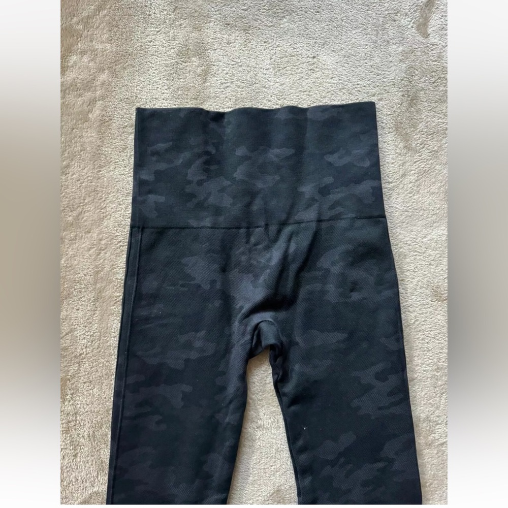 Spanx Womens Black/Green Camo Leggings Mid Rise Size Small - Picture 2 of 9
